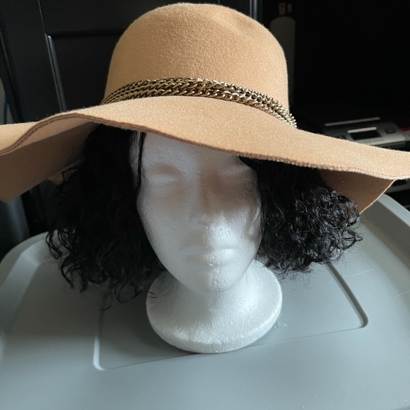 HAT! - Picture 4 of 4